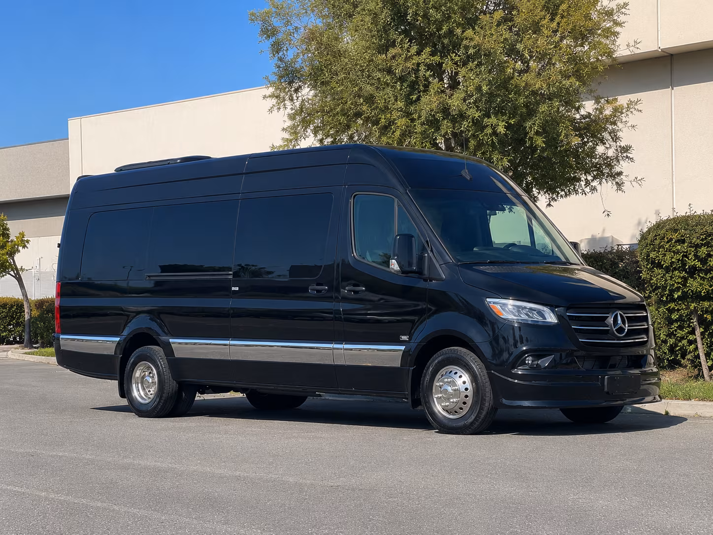 find the perfect transportation for your next airport transfer 3